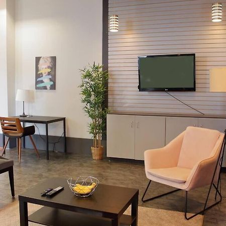 Suite #B, Industrial Styling, Ac Halifax Luaran gambar