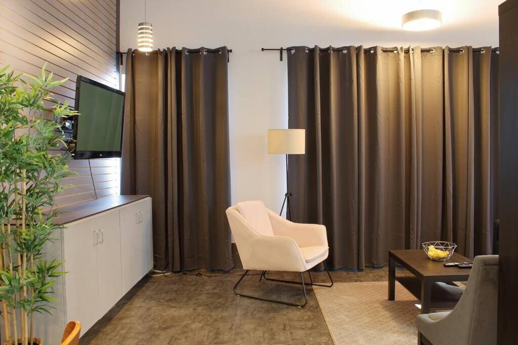 Suite #B, Industrial Styling, Ac Halifax Luaran gambar