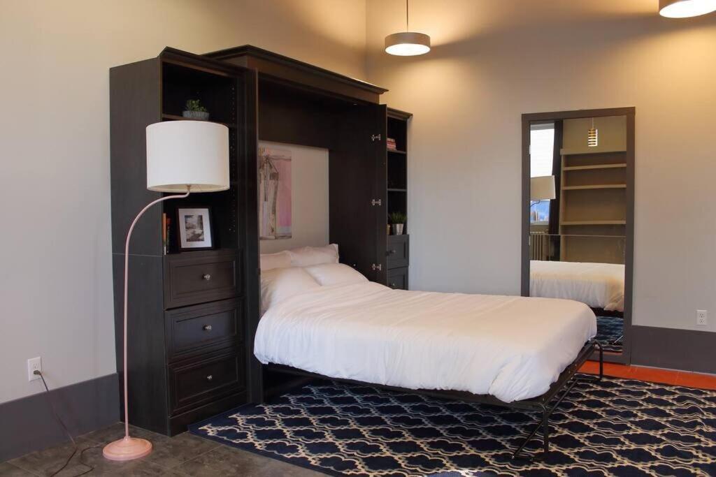Suite #B, Industrial Styling, Ac Halifax Luaran gambar