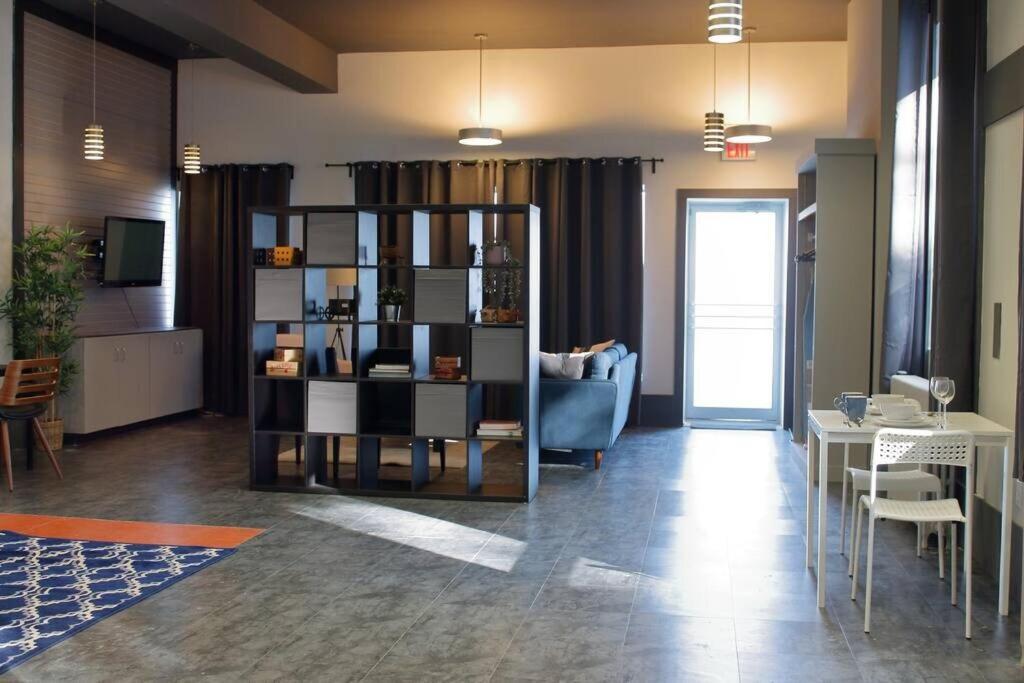 Suite #B, Industrial Styling, Ac Halifax Luaran gambar