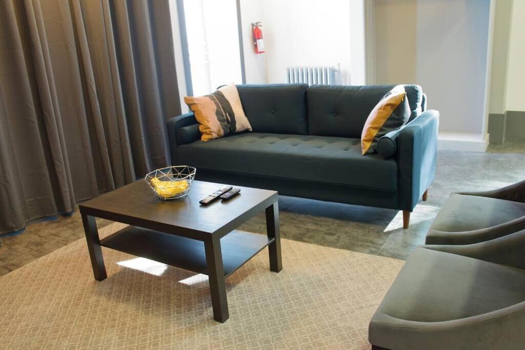 Suite #B, Industrial Styling, Ac Halifax Luaran gambar