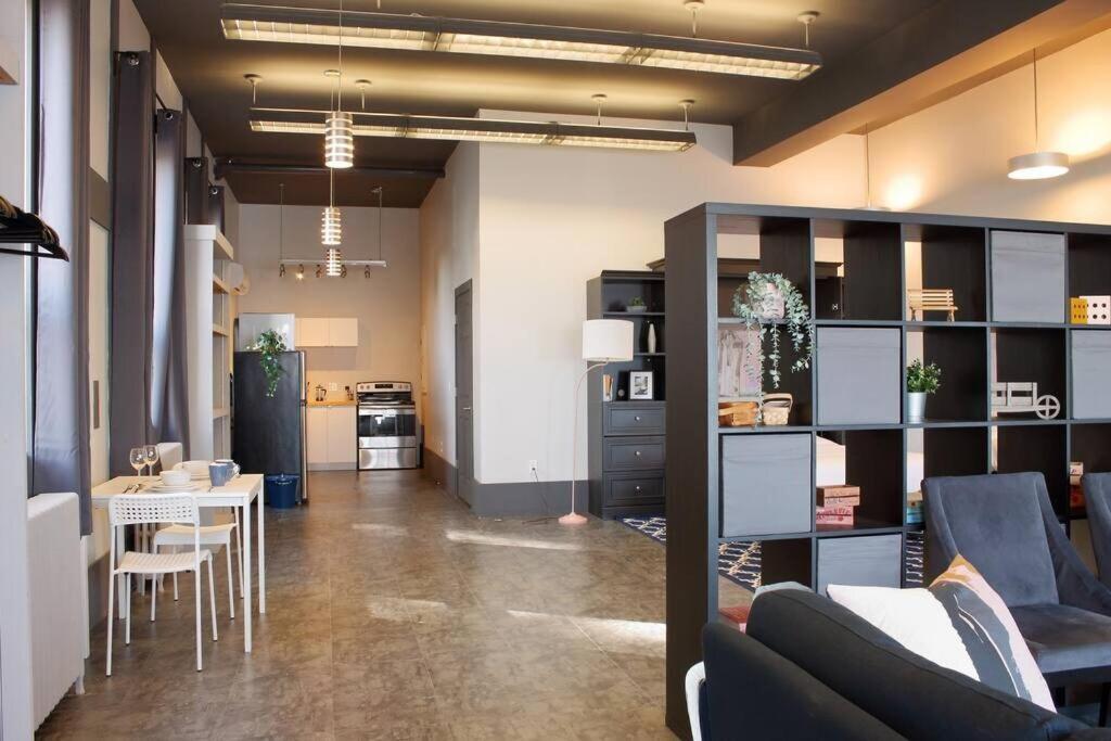 Suite #B, Industrial Styling, Ac Halifax Luaran gambar