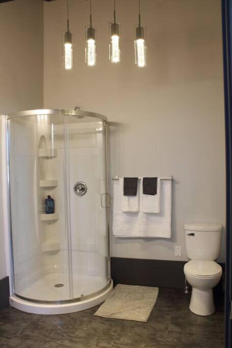 Suite #B, Industrial Styling, Ac Halifax Luaran gambar