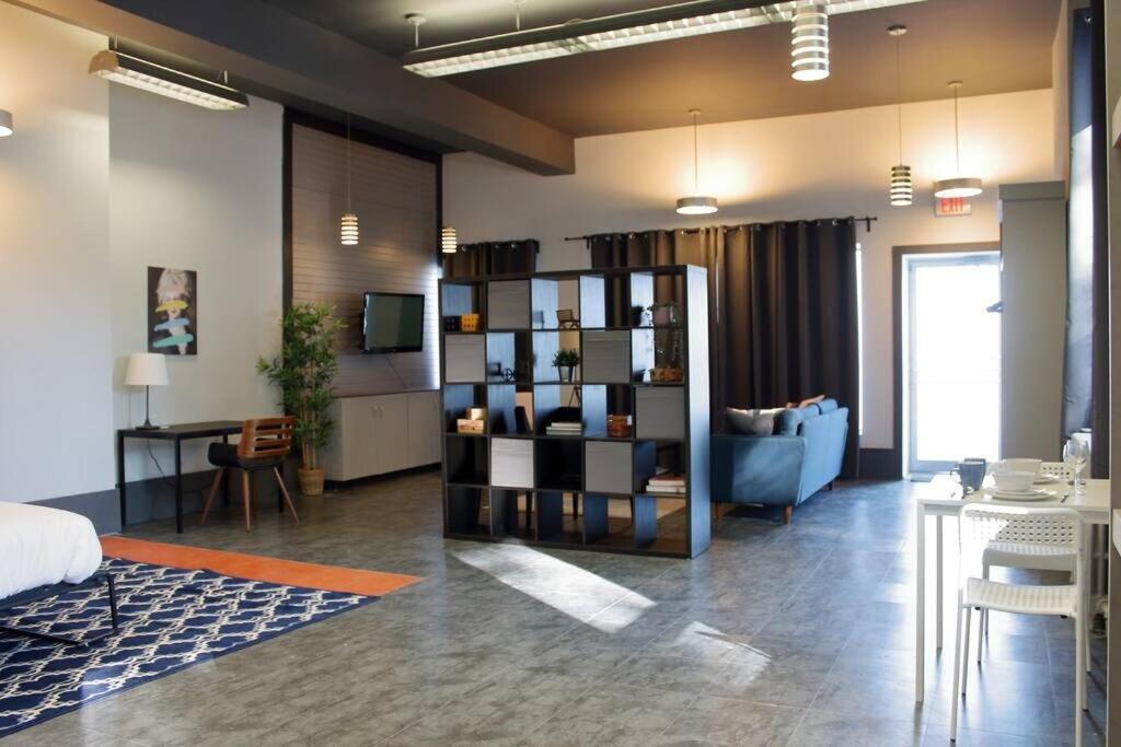 Suite #B, Industrial Styling, Ac Halifax Luaran gambar