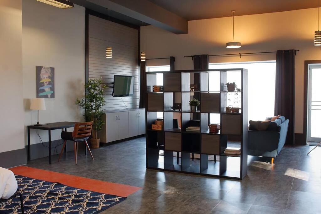 Suite #B, Industrial Styling, Ac Halifax Luaran gambar