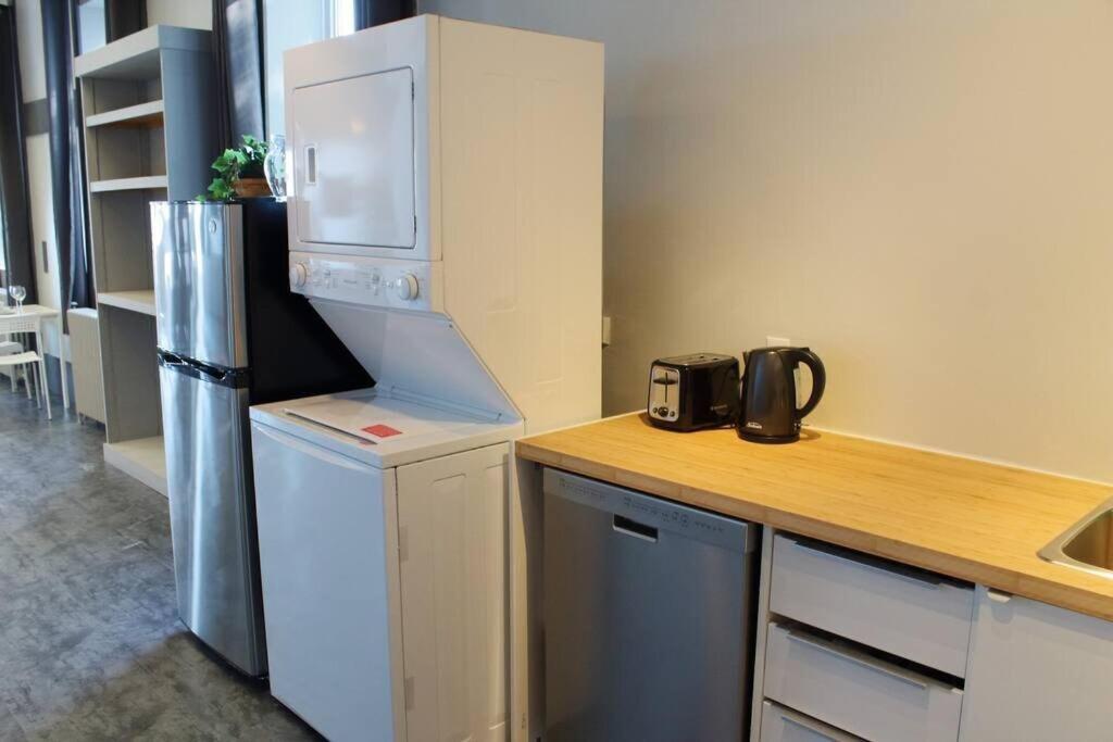 Suite #B, Industrial Styling, Ac Halifax Luaran gambar