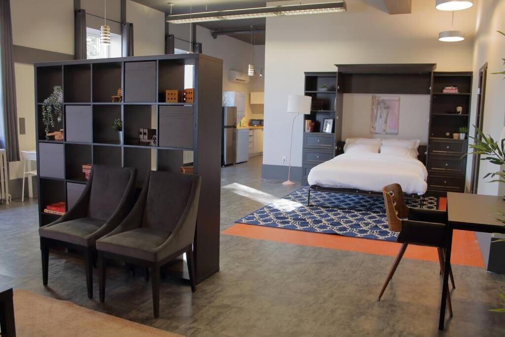 Suite #B, Industrial Styling, Ac Halifax Luaran gambar